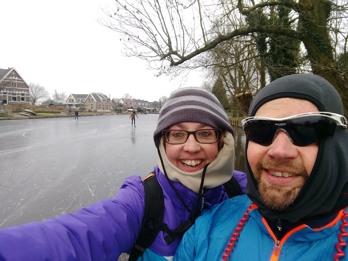 GGoelema's tweet photo. Genieten van het watersysteem van @wsrivierenland. #schaatsen op de Alblas https://t.co/i69aGhfYz7