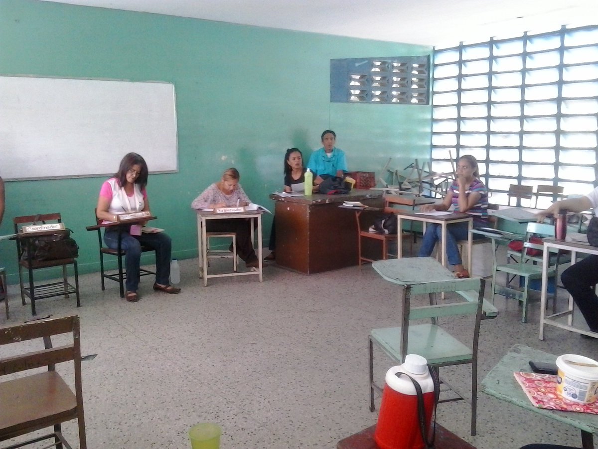 Aqui estamos en el dia de Ponencias en el IV Congreso Municipal haciendo de esta una Aragua Potencia <a href="/leoalvacabrera/">Prof. Leonardo Alvarado</a> <a href="/JauaMiranda/">Elías Jaua</a>