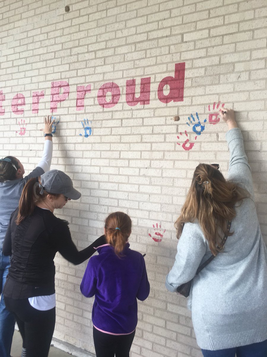 This morning students, staff, and parents of @KolterSchool are hosting their “Donuts before Demo event! Attendees are leaving their mark on the old building with their painted handprints on the school’s exterior. @sueforhisd @SatPon @Busby_isms #funtimes