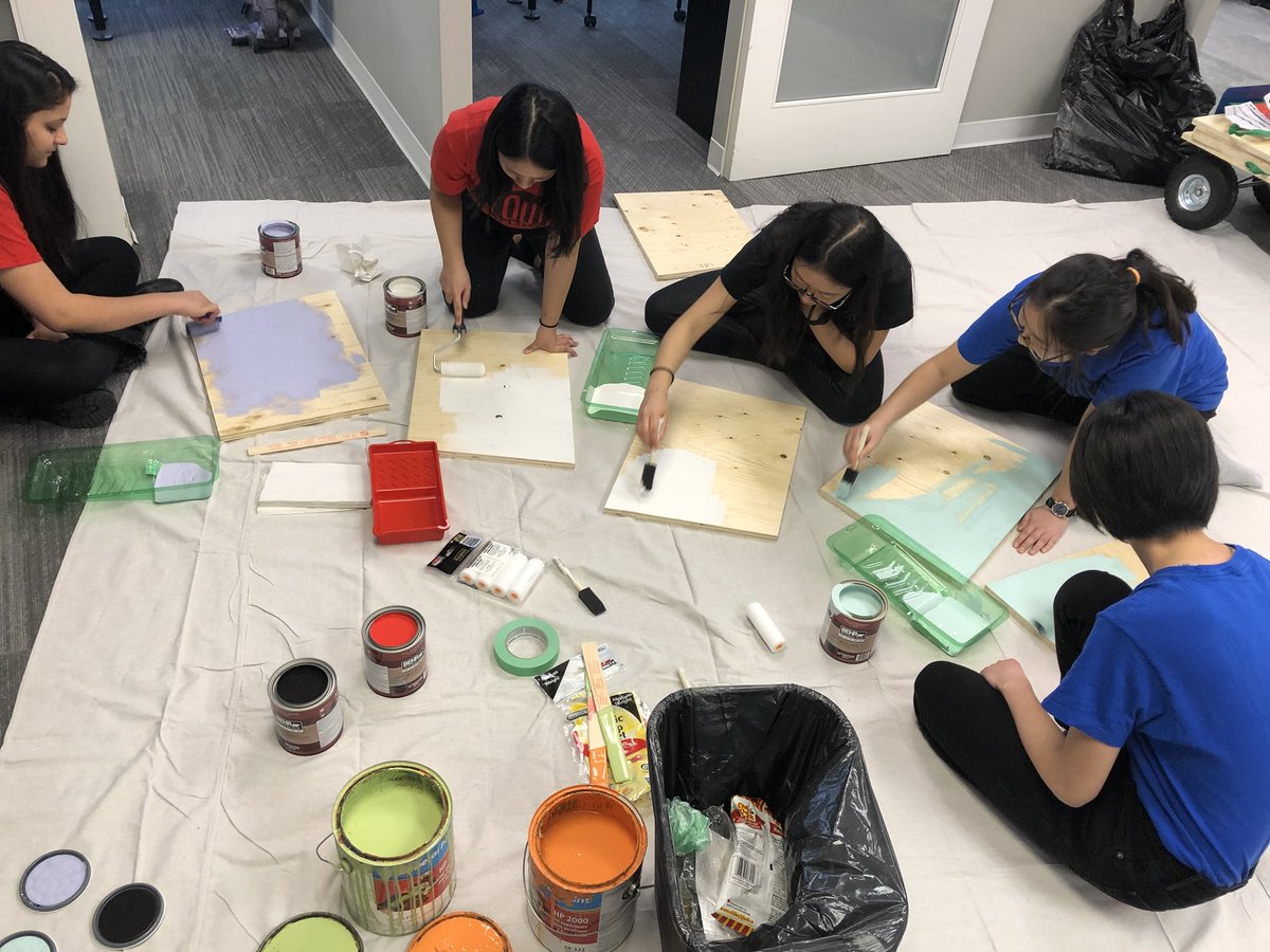 YouthCentralYYC's tweet photo. It’s #YVCDay & we’re celebrating by building Little Free Libraries. We’re making a difference with our fellow @YVolunteerCorps affiliates across North America! https://t.co/jE9CibfQfo