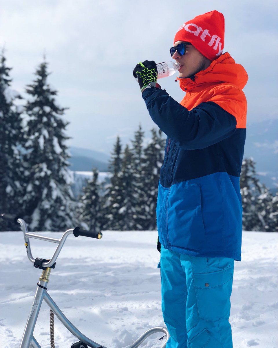 denispolas's tweet photo. Today?! #Snowscoot time ❄️💪🏿 #meatfly #garminsk #forrunner #vitaminwellslovakia #reload #snowtime #snowpark #stuhleck #austria #TeamPolas #DP97 https://t.co/6VvbzlilPj