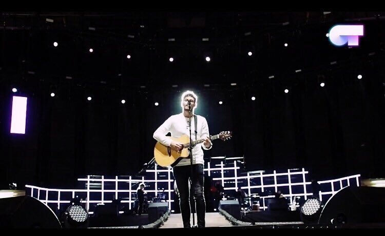 Hay gente que no necesita purpurina para brillar. 💙

 #PalauConCepeda #OTconciertoBCN @Cepeda_ot2017