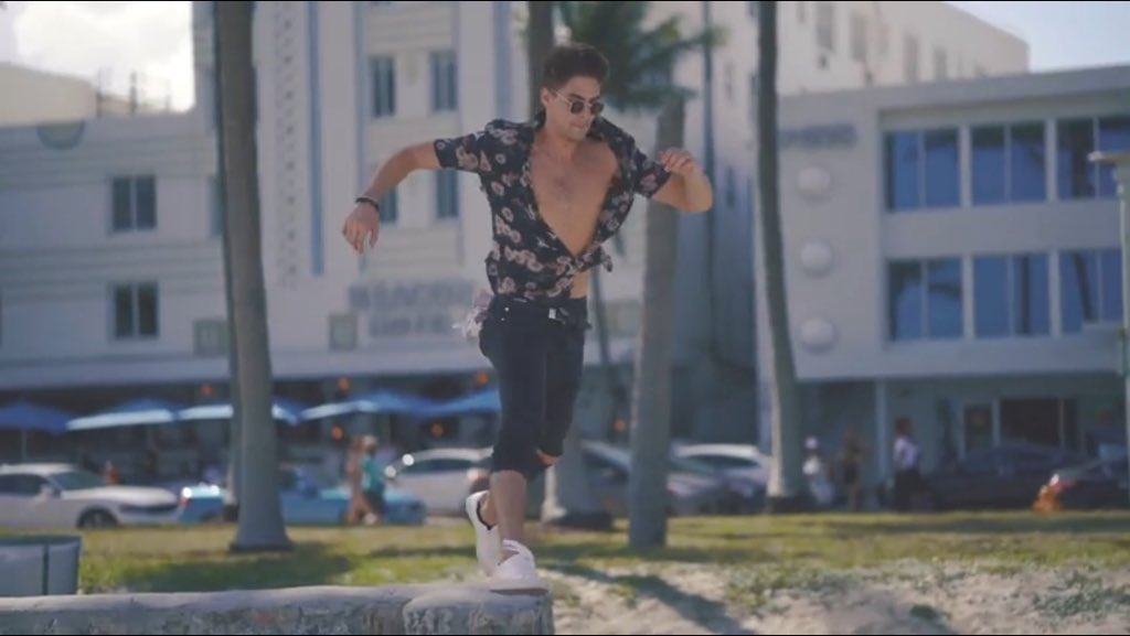 teamjohannRD's tweet photo. Si quieren ver las tomas increíbles del video de Gilbert corran a su canal. Me encanto que @thegilbertsosa colaborara con @JohannVera1 . Si no lo siguen le invito a que vean su increíble trabajo, sus tomas y edición son otro nivel!
♥️🔝
#TeamJohannDR #TeamJohann #Gilbertsosa https://t.co/vh2RtkQBqO
