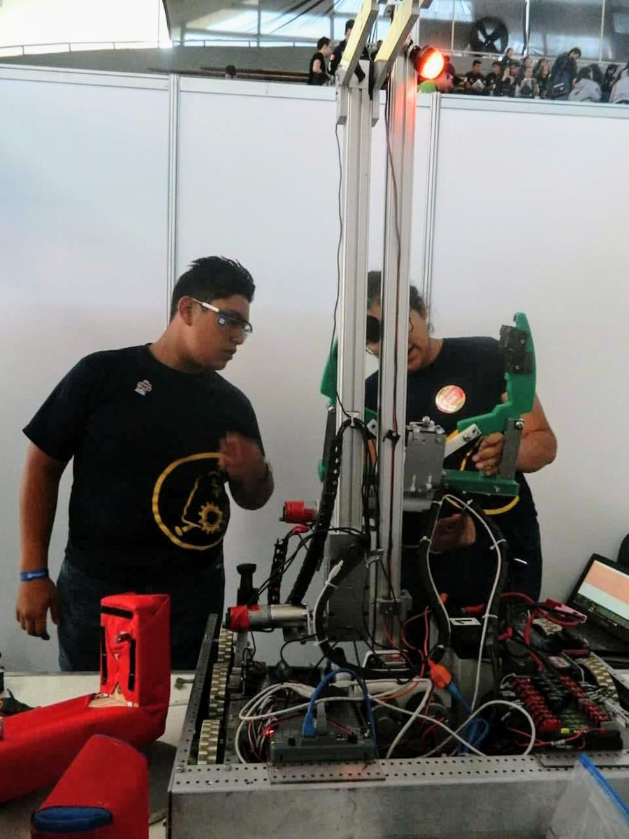 bsalgadov's tweet photo. Terminando en el número 2 de la tabla general, el equipo de #PrepaTecCuernavaca #Lebotics #5948 llega a la final del campeonato regional de F.I.R.S.T Mexico en Monterrey.
Éxito al Bernie Jr . Y su equipo. https://t.co/6LJaLOXVnF