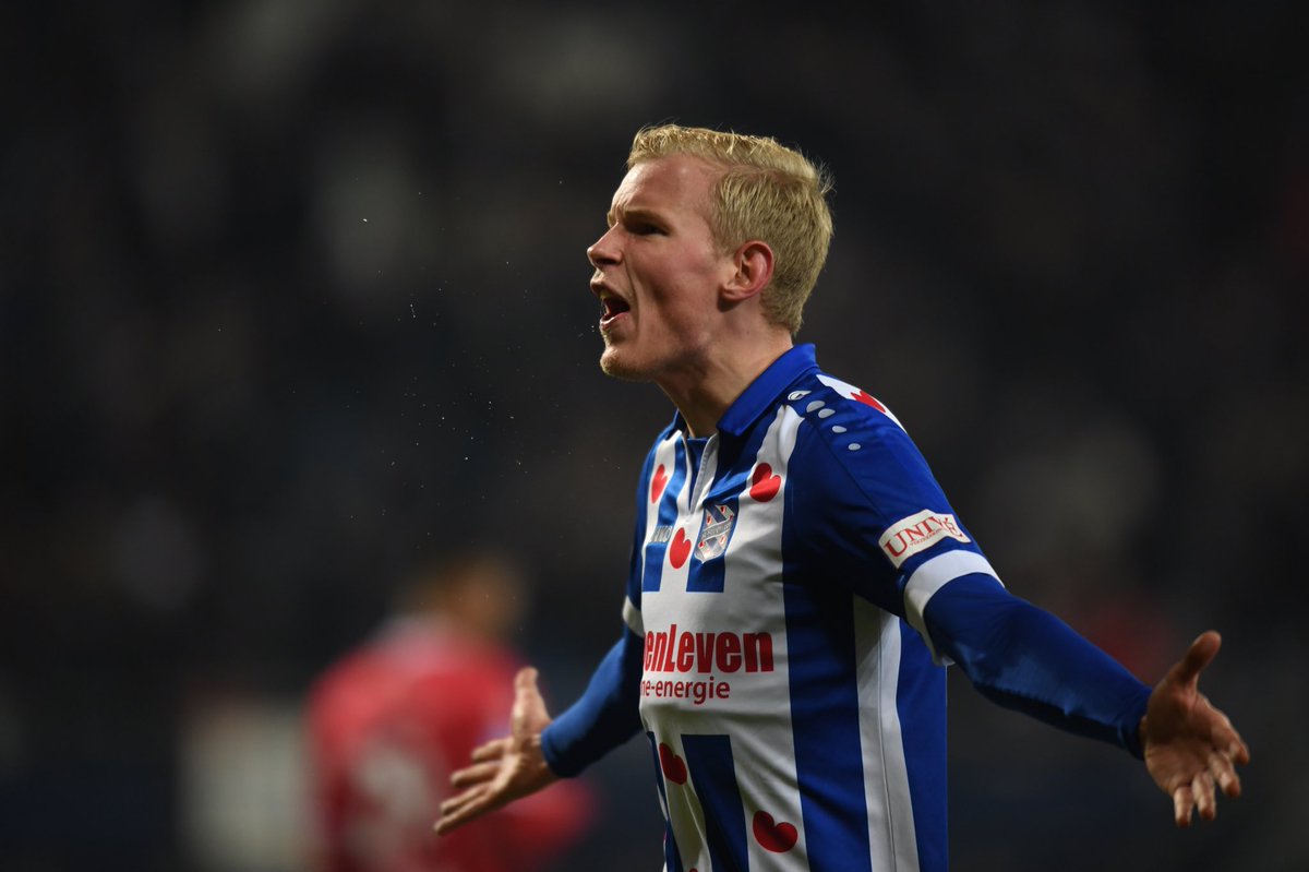 Schieten, scoren, juichen!! <a href="/LucasWoudenberg/">Lucas Woudenberg</a> 🙌

#heewil: 1-0