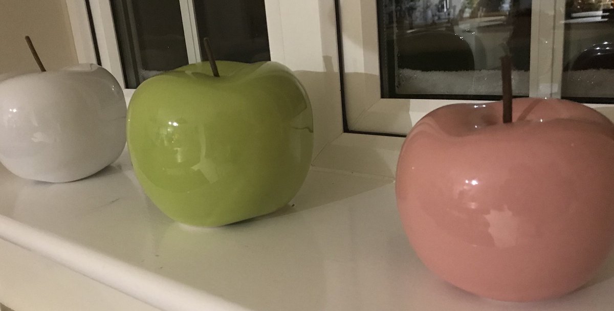 MooInterior's tweet photo. Day 13 of my 30 day ‘my home Interior’ challenge is my pastel apples!  Currently displayed on my kitchen windowsill 🍎 🍏 🍎 
#moointeriordesign #interiordesigner #interiordesign #interiorstylist #myhome #miltonkeynes  #home #house #interior #interiordecor #interiorinspiration https://t.co/QU8tVXXxJL