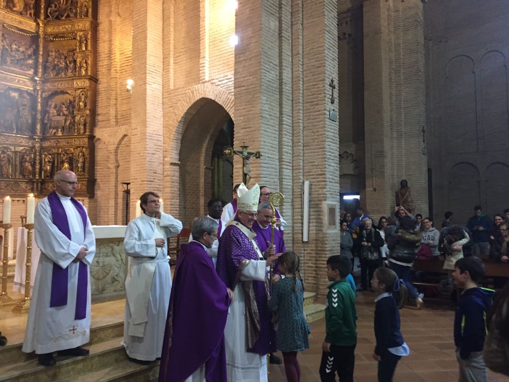 ProyectoMater's tweet photo. Don Braulio #arzobispo #Toledo da la bendición a los niños presentes en la Santa Misa #xlamujerylavida #3marzo #SalValaVida @planpastoral @caritasto @delfamiliatoled https://t.co/8ovhazqzTf