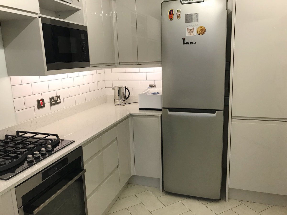 justjlane's tweet photo. Been lots going on not photography related...I ❤️ my new kitchen! #kitchen #foodie #sparklyworktop https://t.co/QlyL3bgtrC