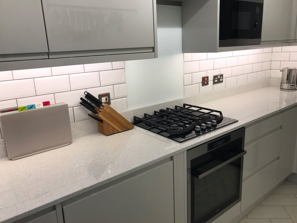 justjlane's tweet photo. Been lots going on not photography related...I ❤️ my new kitchen! #kitchen #foodie #sparklyworktop https://t.co/QlyL3bgtrC