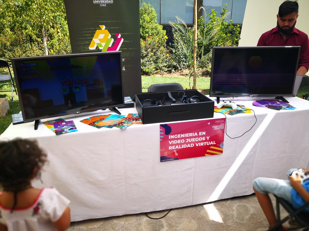 NieblaGames's tweet photo. Nos encontramos con el stand de la carrera de Ingeniería en Desarrollo de #Videojuegos y #VR @UTalca en la Feria #TerritorioCreativo. Felicitamos a nuestro practicante Jaime Arancibia por su proyecto #NovaAssault. 🚀🛰️ @invitrogames https://t.co/91rrrEh6qE