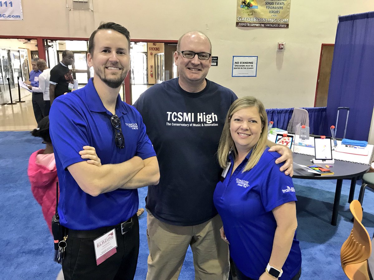 RebeccaSmykla's tweet photo. #Makerspace Experience was once again an awesome time @pbcsdTechConf because of the amazing educators! @nancy_bourne @ToddLaVogue @YoGreenie @tbpeart  @debsvec @toopickee @ToniLipscher @HMRuff #pbcsdtechconf https://t.co/qpMkNL40y5