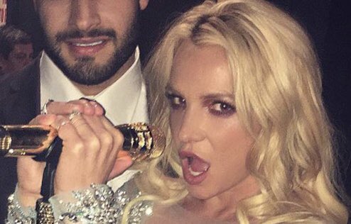 BritneysBitchGr's tweet photo. Lip Sync Saturday!
Post videos in our Facebook group of you channeling a Britney song using a funny snap chat filter. Then one with the most likes will be named “lip sync champion” for the week :) #britneysbitches #BritneySpears @britneyspears https://t.co/ZaICnioV7N