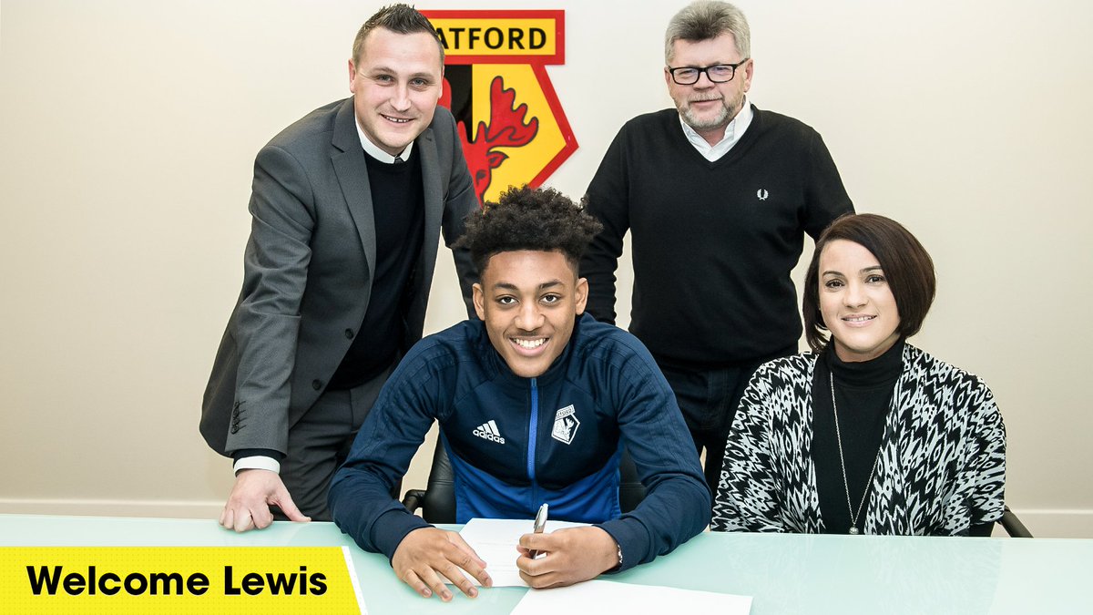 WatfordFC's tweet photo. 🐝 | Congratulations to Academy full-back Lewis Gordon, who signed his first professional contract with #watfordfc this morning! https://t.co/zfE8CehBpj