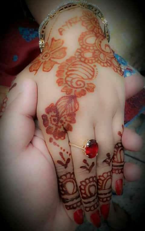 نص المفسبكات عانسات
وبنات القريه  بيخطبوها وعادها بنت ١٢سنه😂😂 😂 😂 😂  
#ماهي_اسباب_كثرت_الطلاق