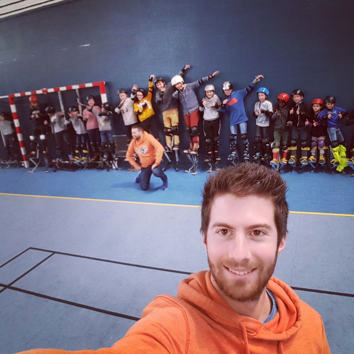 NormandyJump's tweet photo. Ça en fait du monde en échasses urbaines, ça jump ! #echassesurbaines #normandyjump #powerbocking #cajump #holidays #Vacances #stiltsjumping #people https://t.co/VXxKrMqmSs