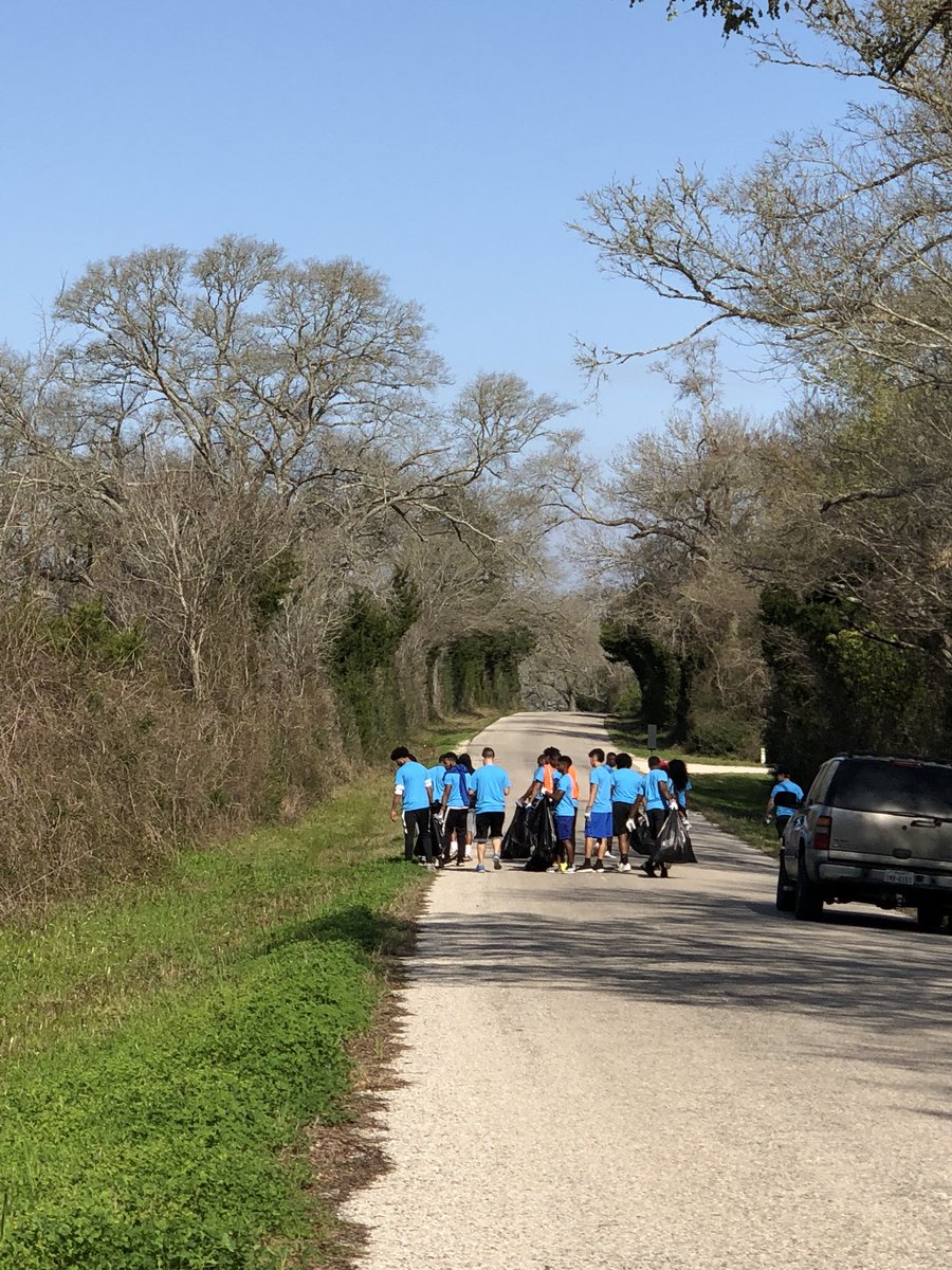 BlinnBrenhamSLA's tweet photo. #BuccaneerBigEvent is in full swing! Huge thanks to @BlinnBrenhamPTK @Refined_Ladies @DG_Gentlemen and @blinn_football for coming out! #KWCB #BucsGiveBack #Blinn18 #Blinn19 https://t.co/W1sjoSjSp3