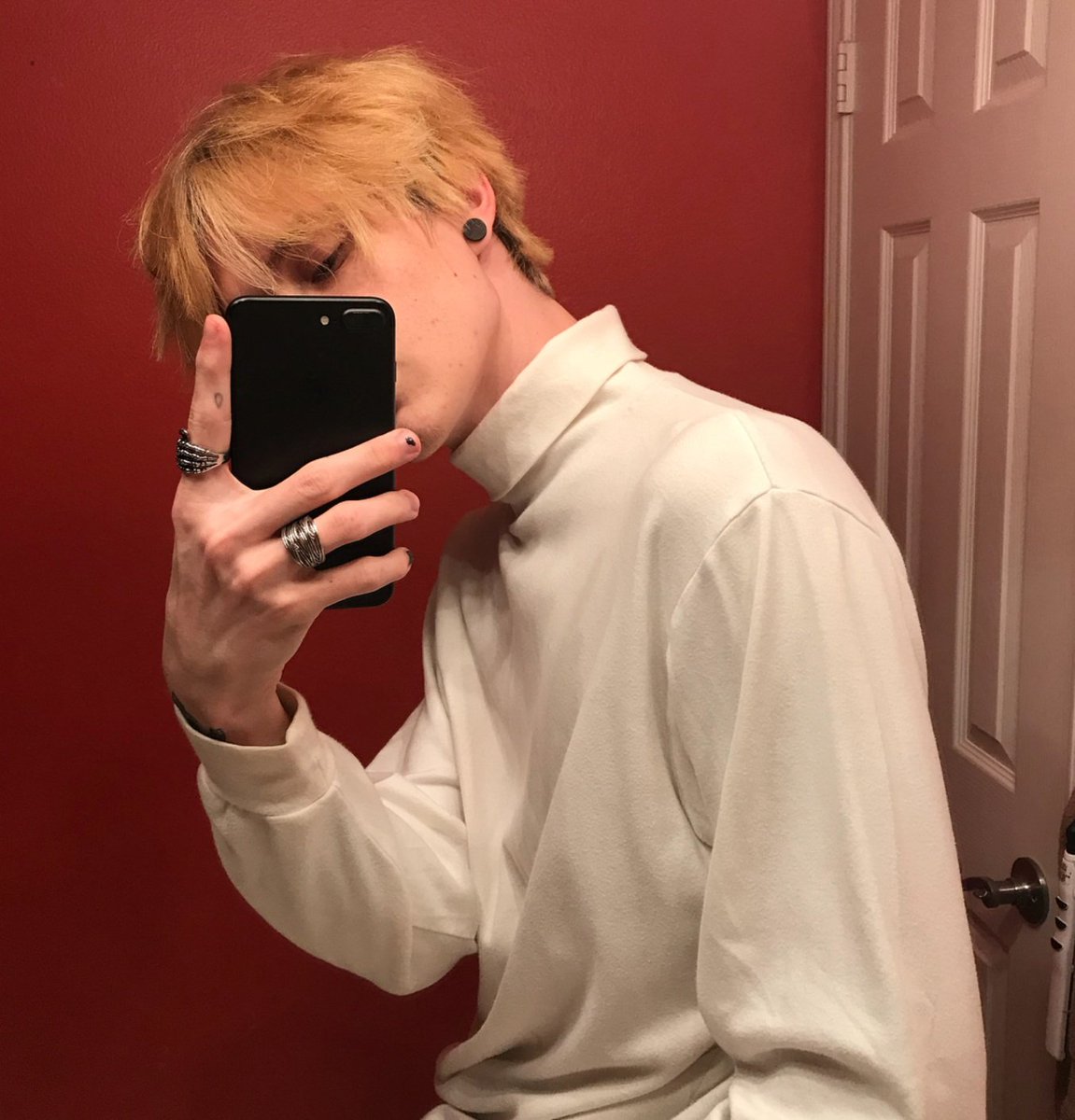 mi cabeza está en otro lugar, diferente al que yo suelo estar.