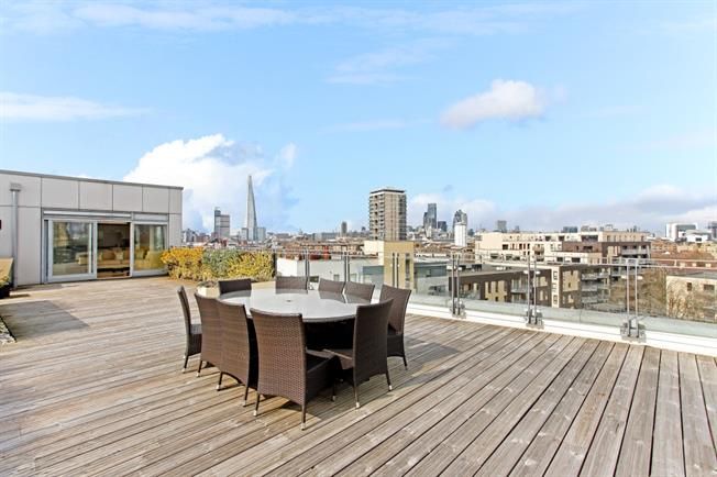 hamptons_tower's tweet photo. #FabulousFlats

This is a truly unique opportunity to have a private roof terrace, over 80 ft. long, with panoramic views of #London's skyline. The penthouse is moments from the variety of restaurants, boutiques, and bars of #Bermondsey https://t.co/S5lQLdf7iu https://t.co/X3QfS9iwWo