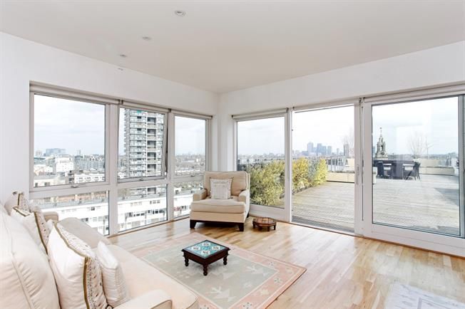 hamptons_tower's tweet photo. #FabulousFlats

This is a truly unique opportunity to have a private roof terrace, over 80 ft. long, with panoramic views of #London's skyline. The penthouse is moments from the variety of restaurants, boutiques, and bars of #Bermondsey https://t.co/S5lQLdf7iu https://t.co/X3QfS9iwWo
