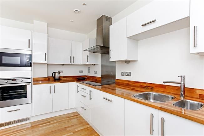 hamptons_tower's tweet photo. #FabulousFlats

This is a truly unique opportunity to have a private roof terrace, over 80 ft. long, with panoramic views of #London's skyline. The penthouse is moments from the variety of restaurants, boutiques, and bars of #Bermondsey https://t.co/S5lQLdf7iu https://t.co/X3QfS9iwWo