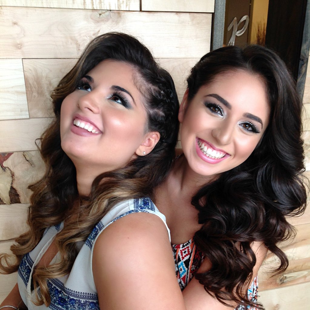 PicasoStudios's tweet photo. It’s Prom Season!!💕
Let our talented team help you look and feel your most beautiful on your special day🎀

Spots are being filled quickly, so make your appointment today! 📞
(905)-851-9106

#prom #hair #beautiful #kms #picasostudios #makeup #goldwell #kerastase https://t.co/idMXAQ44jT