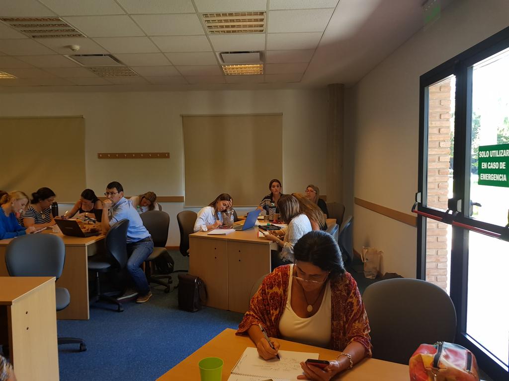 FerrarelliM's tweet photo. #PLEdocente y #NarrativasTransmedia en clave de #AulasHet
Hoy en @Escuela_UdeSA https://t.co/aaMhNyB1yc