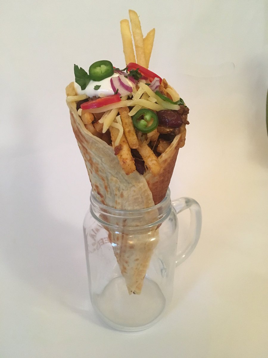 fingsinacone's tweet photo. Chilli Cheese Fries Ina Cone. 

Chilli, fries, cheese, sour cream, red onion, coriander ina cone. 

#foodtruck #london #chilli #cheese #fris #chillicheesefries #comfirtfood #tasty #foodporn https://t.co/iqDUBhsgzt