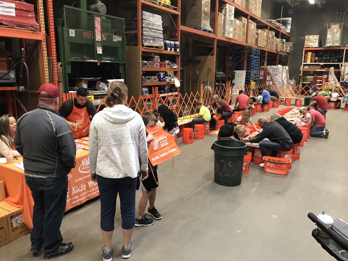 BobMisner1's tweet photo. Wow!! The opening minutes (right at 9) of kids club and already rocking! Expecting around 250-300 kids and their families participating! Well done Judy and Steven for facilitating another outstanding event!#0404Rocks #D66PROUD #PMDpeopleFIRST https://t.co/az2OEWM6wF