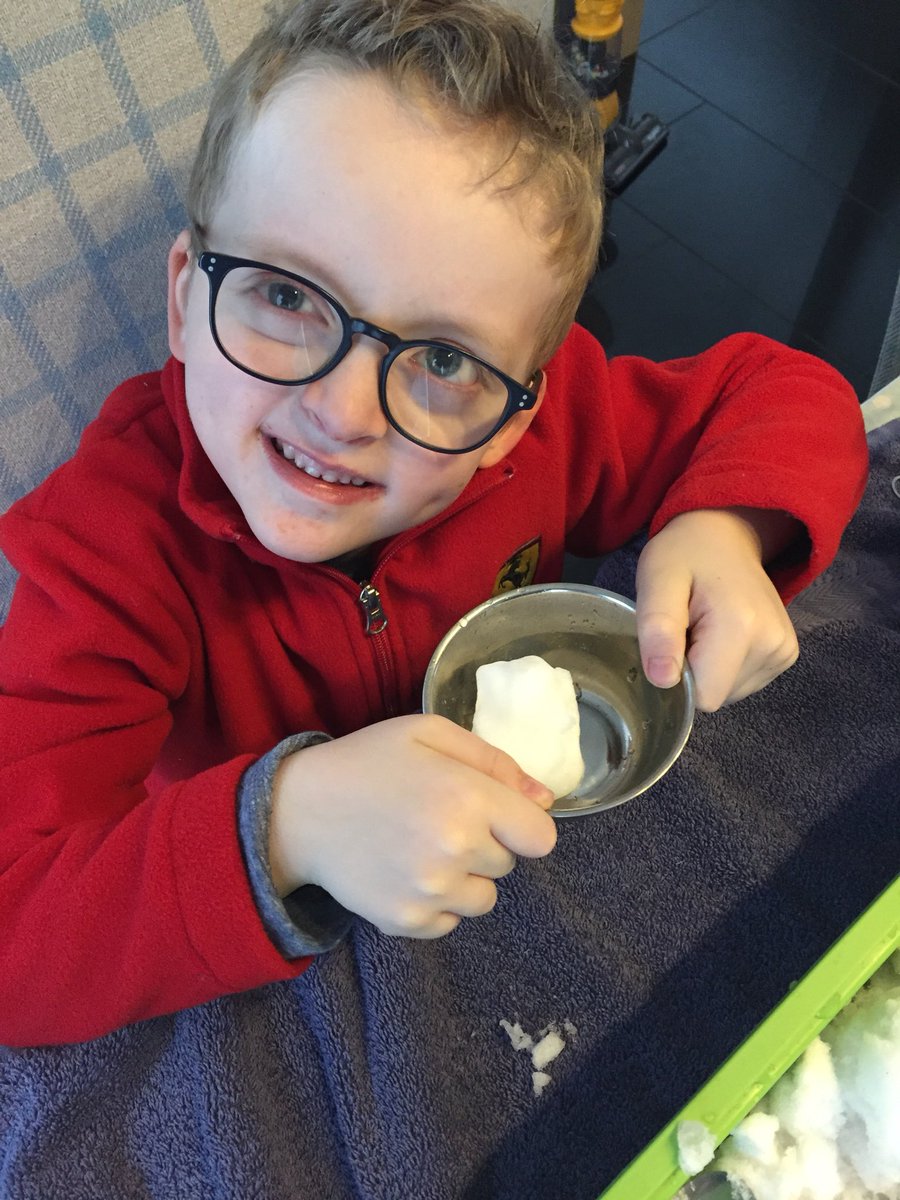 kimlouisedobbs1's tweet photo. George with his chicken attempt @stukeleymeadows #stukeleysnow #eggcamebeforthechicken https://t.co/sJdjRutaml