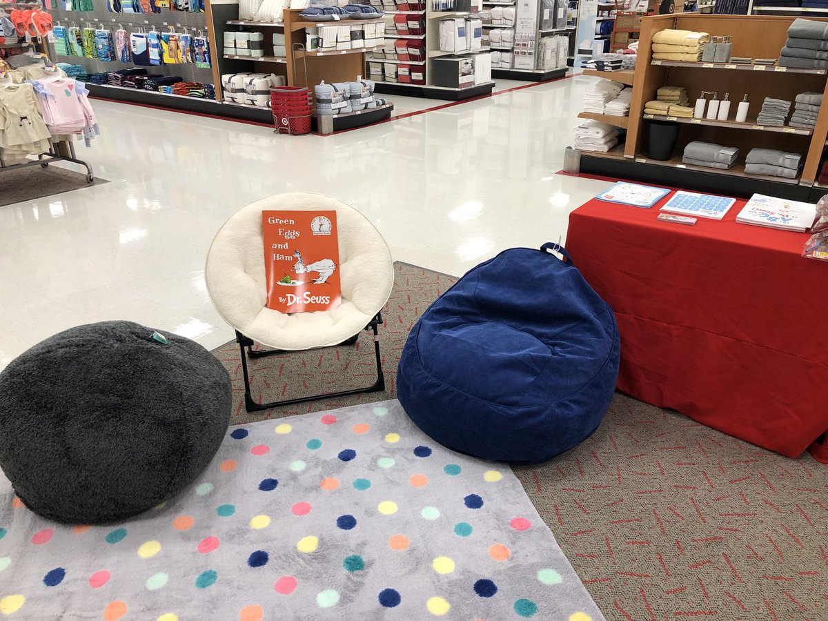 StevenAtTarget's tweet image. Come read with us! 10 am to 1 pm to today! #HatsOffTarget #HappyBirthdayDrSeuss #T1543AndMe