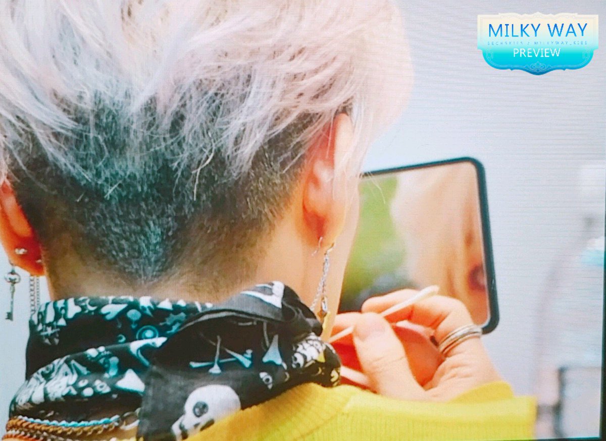 MilkyWay_kies's tweet photo. 180303 강성훈 화보집 팬사인회
강성훈프리뷰❤
 
눈물약넣는 후냐...
뒷모습...상남자...😭
뭔지모르겠는데... 섹시합니다........

#젝스키스 #젝키 #SECHSKIES  #水晶男孩  #ジェクスキス #강성훈 #KANGSUNGHOON  #カンソンフン https://t.co/MTuk09eIka