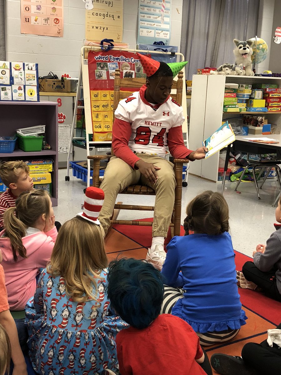 BuffyBland's tweet photo. Read Across America! #PESlearns  #Dre #84HTHSFootball https://t.co/Ub6oo696RL