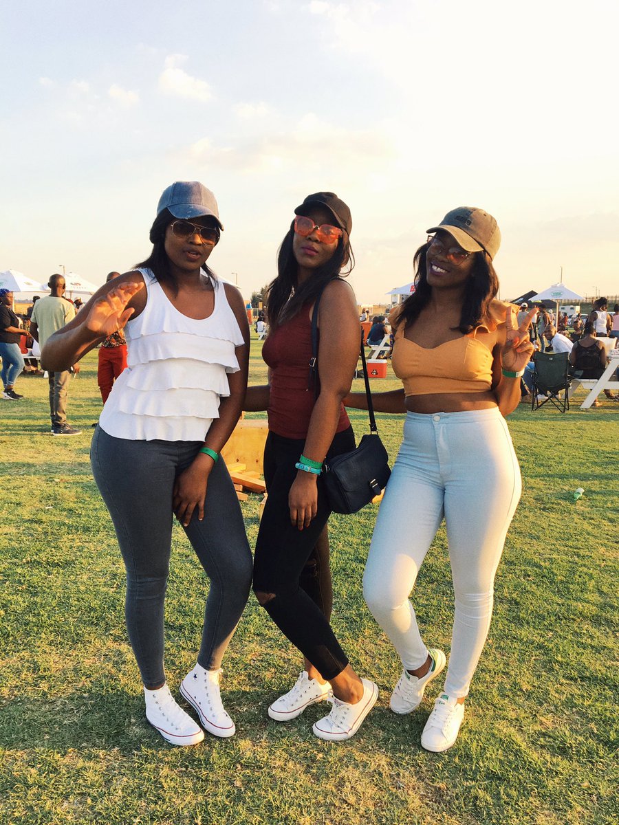 YOMZANSI's tweet photo. SPOTTED FACES: Whats a vibe without the ladies! #tembisastreetfoodmarket ๐๐ญ๐๐ฎ @easysaturdays @MTVBaseAfrica https://t.co/IGsKLYykkI