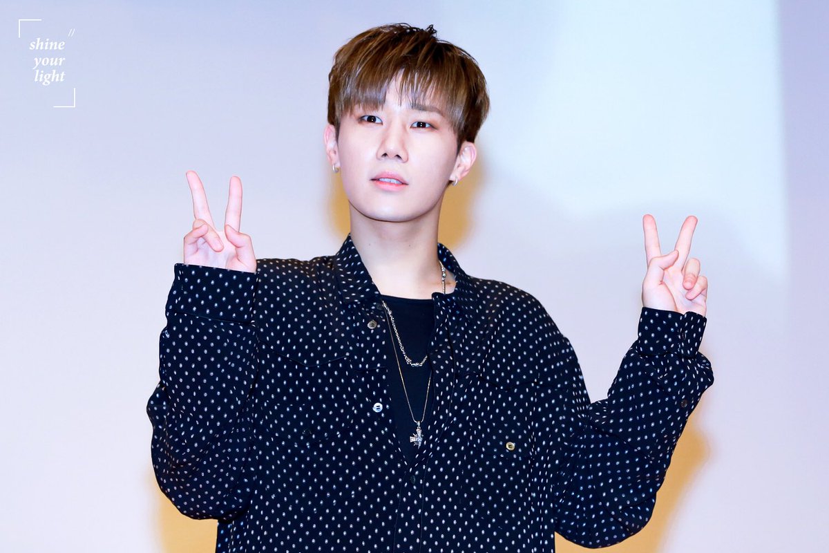 shineurlight428's tweet photo. 180303 - #성규  뮤직코리아 팬싸인회 https://t.co/1Cei1LEpRQ