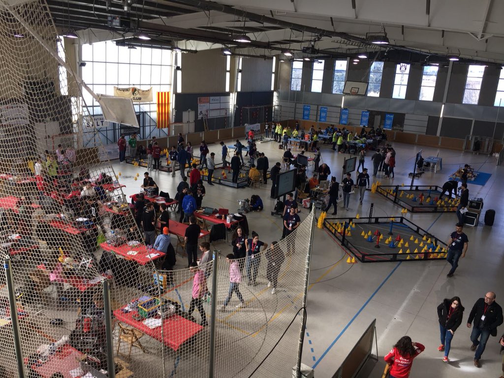 vinasxifra's tweet image. La final estatal de Vex Robotics Competition i VEX IQ Challenge a la pista poliesportiva #Salt, aquest matí n’he gaudit una estona, a la tarda les finals. Sort a tots els participants
#vexiqchallenge #vexroboticscompetition #ViuSalt