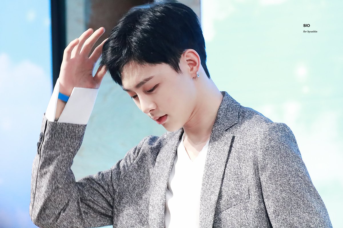 kimsio_'s tweet photo. 현비나 생일 축하해 💜💜
#Happy_HYUNBIN_Day https://t.co/nMwxXjzpaN