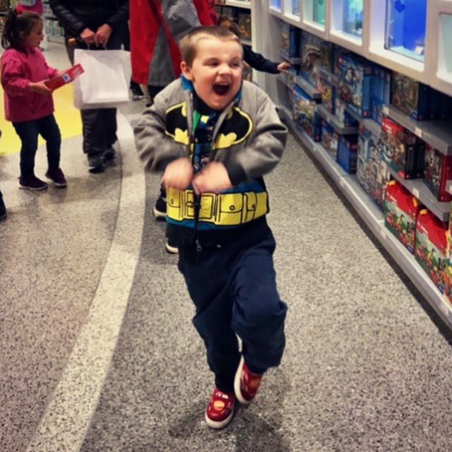 My nephew discovered the Lego store for the first time last night in #DowntownDisney <a href="/LEGO_Group/">LEGO</a>