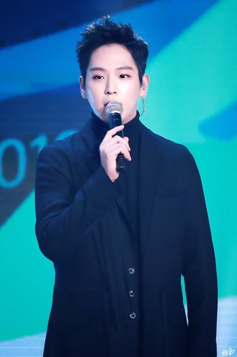 stardustgirl323's tweet photo. idk why people keep talking a bit of none sense about Himchan with short hair, he looks so fine though!!
#himchanisperfect https://t.co/qhPiRqX003