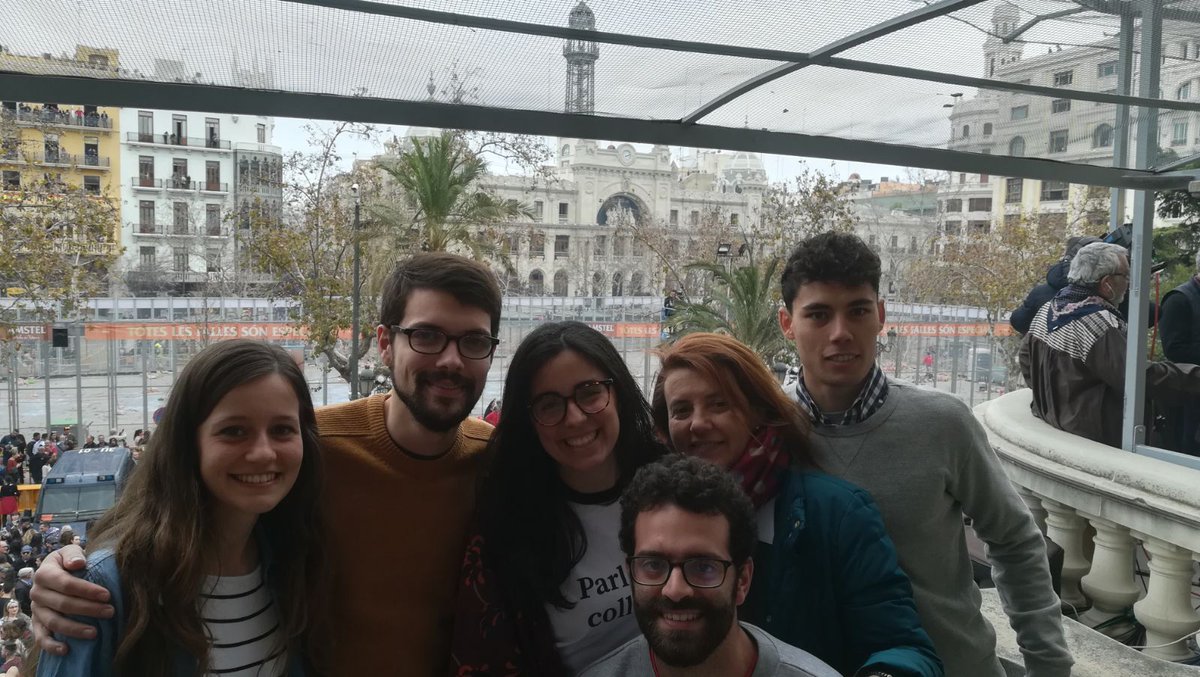 ItakaBetania's tweet photo. Hoy en #Valencia también han tenido sesión de formación los voluntari@s de segundo año del proyecto Sal (antiguo #Ulises) y han aprovechad para ir juntos a la mascletà 😜! #ProyectoSal #Voluntariado https://t.co/oN4bVP3krF