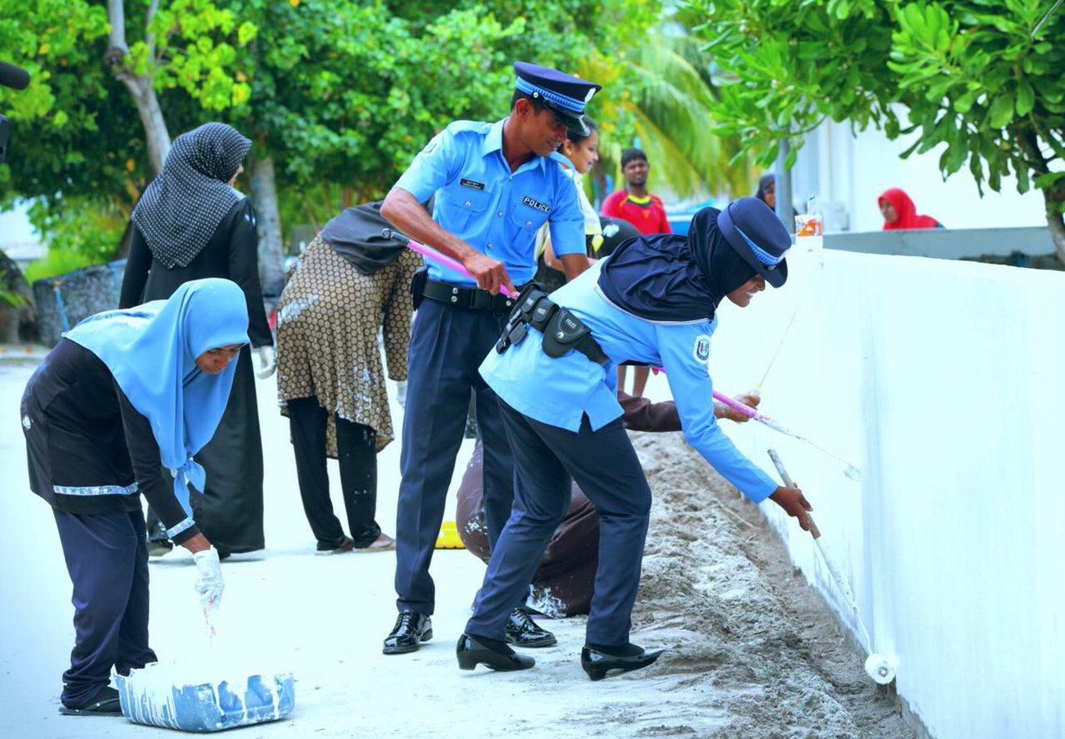 PoliceMv's tweet photo. We @PoliceMv 💙 community events like this because we get to interact and get to know our community better.  
#MaldivesPoliceService #MPS #community https://t.co/rPicXIIOeU