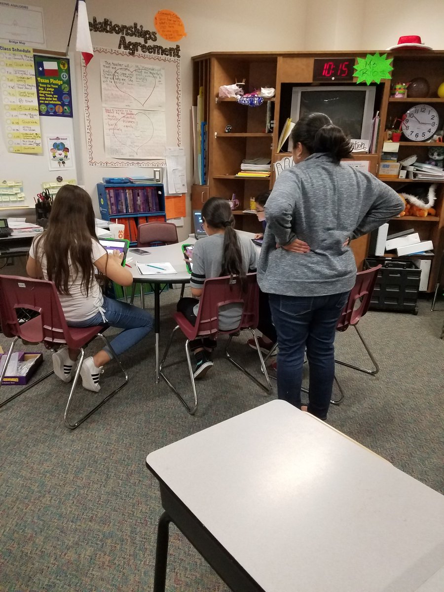 debrapurdy4's tweet photo. Writer's Camp and technology at Holmquist! https://t.co/5CmR9JJPqj