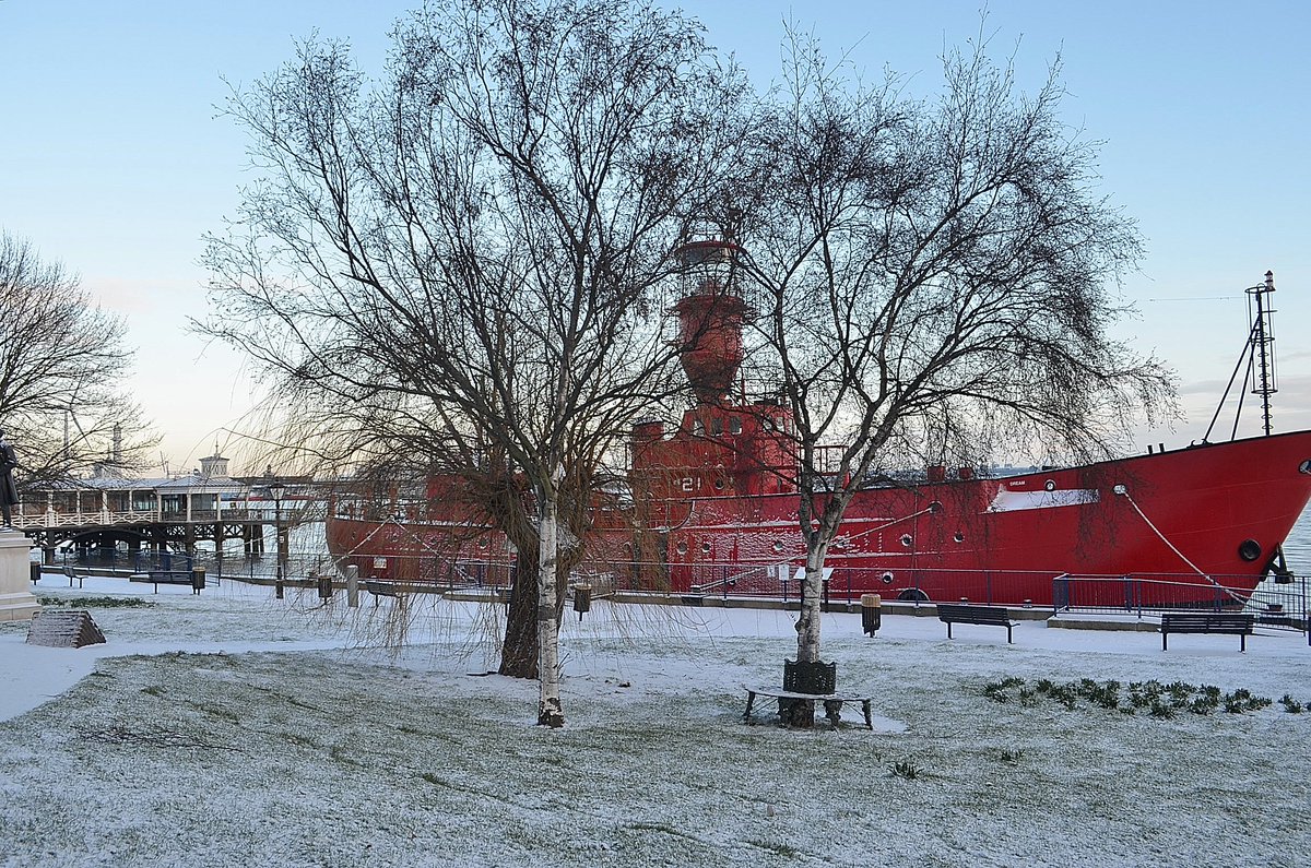 jason (@jason_photos) on Twitter photo <a href="/LightVessel21/">LV21</a> <a href="/GravesendTCM/">Town Centre Manager for Gravesend</a> @visit_gravesend <a href="/graveshambc/">Gravesham Council</a> <a href="/iLoveGravesham/">iL♡veGravesham</a> lv21 look nice with snow aroun it <a href="/LightVessel21/">LV21</a> <a href="/GravesendTCM/">Town Centre Manager for Gravesend</a> @visit_gravesend <a href="/graveshambc/">Gravesham Council</a> <a href="/iLoveGravesham/">iL♡veGravesham</a> lv21 look nice with snow aroun it