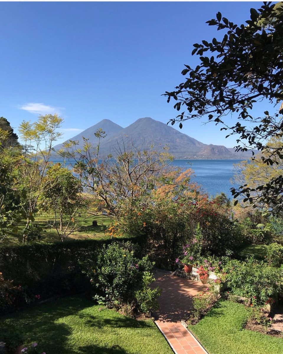AlexWix's tweet photo. Buenos dias! Que ganas ya de despertar con esta bella vista de mi Guatemala hermosa! #guatemala #atitlán #panajachel https://t.co/D0cBTiPHCw