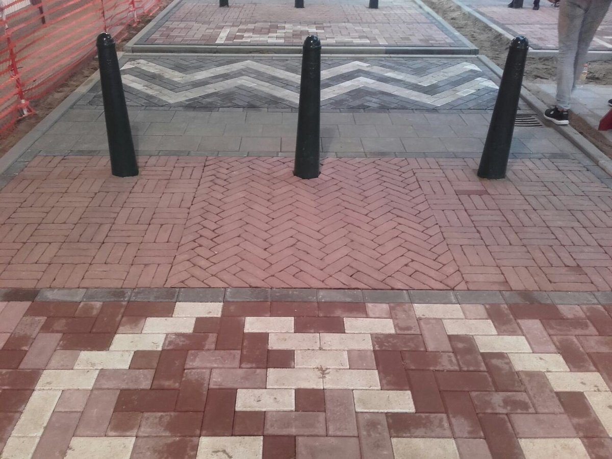 Infra_SPGNH's tweet photo. #KAMPIOENEN!!
Wij zijn zeer trots te kunnen melden dat voor het 2e jaar op rij de werknemers van SPG-NH en leerlingen van Het Regio College afdeling Infra de 1e prijs hebben behaald op het Nederlands Kampioenschap #straatmaker 2018 in #Breda.
#trots #WorldSkills #Netherlands https://t.co/NcI1hMJGCG