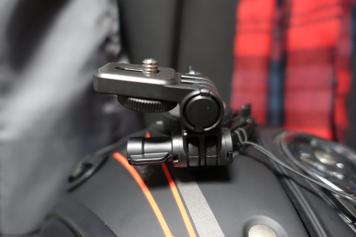 toro8's tweet image. アクションカム #AS50 をヘルメットに取り付けてみました…!!(*´ヮ｀)゛別マウントのパーツを一部流用して、上下左右、自由度の高い角度調整が出来るようにアレンジ!! 次回のツーリングでの撮影がたのしみだわあ!!!!