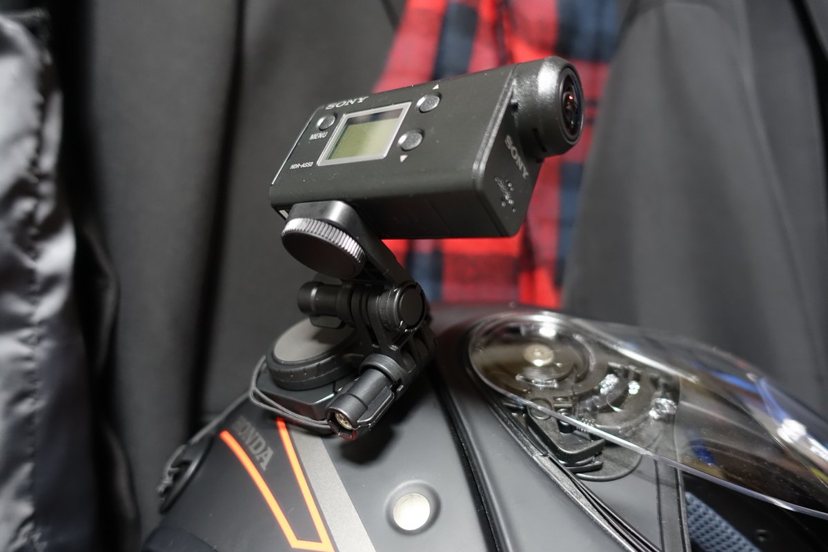 toro8's tweet image. アクションカム #AS50 をヘルメットに取り付けてみました…!!(*´ヮ｀)゛別マウントのパーツを一部流用して、上下左右、自由度の高い角度調整が出来るようにアレンジ!! 次回のツーリングでの撮影がたのしみだわあ!!!!