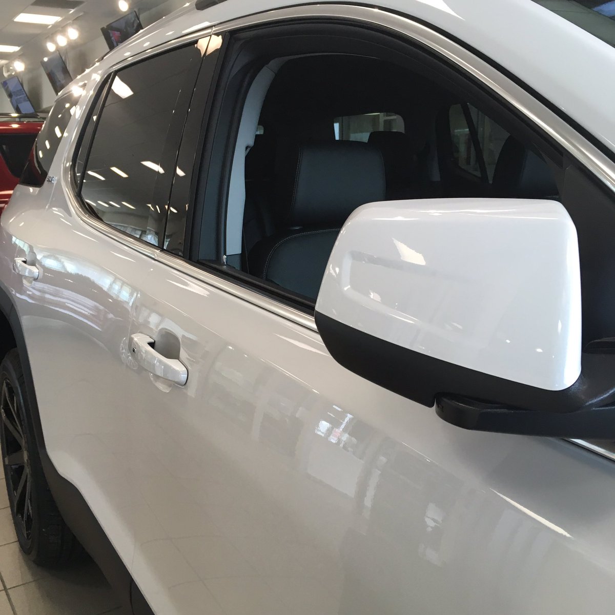 davcusgraphics's tweet photo. Don't like the chrome on your vehicle? We can help you with that. #customize #autocustomizing #medhat https://t.co/X3tIWoSAGD