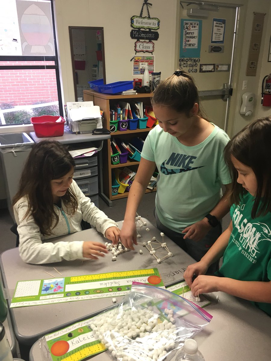 MsSimpson8's tweet photo. 3DShapes #foodfunlearning @FierceFolsom https://t.co/BvbJmqnx87