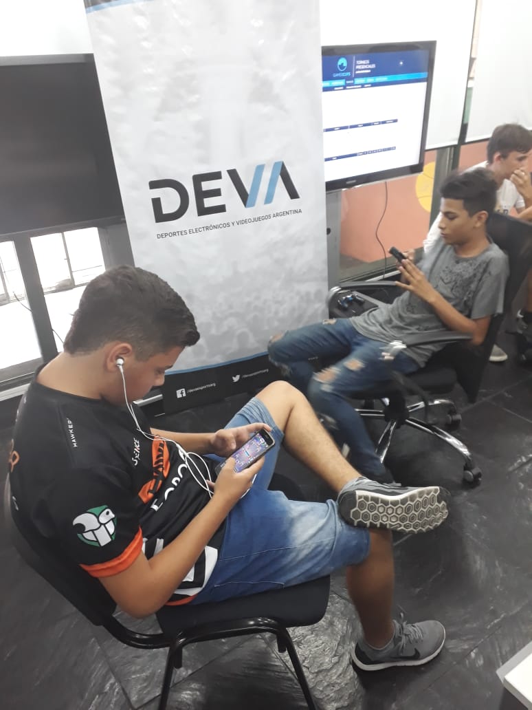 GamerCups's tweet photo. La final de Clash Royale se esta jugando! Julian vs Santiago! #clashroyale #gamercups https://t.co/0msPz527Nl