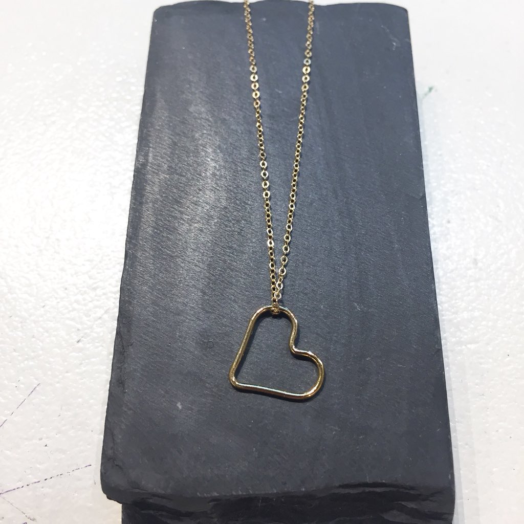PecoraroMarina's tweet photo. Keith Urban bought our classic heart necklace for his daughter at our Chelsea Market location@artistsandfleas yesterday @KeithUrban such a good father helping his daughter pick out the necklace #keithurban #afinchelsea #chelseamarket https://t.co/DvVkMJYb6p